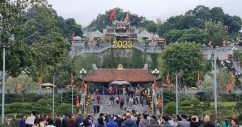 Quảng Ninh: Du khách thập phương nô nức về Đền Cửa Ông cầu an, xin lộc đầu năm