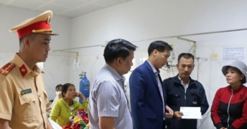 Công an thị xã Buôn Hồ trao tiền hỗ trợ 3 nạn nhân bị tai nạn giao thông