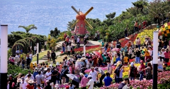 Hàng ngàn du khách kéo lên "nóc nhà" Đông Nam bộ dự Hội Xuân núi Bà Đen