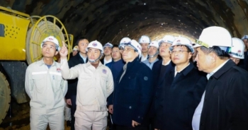 Thủ tướng Phạm Minh Chính: Nghiên cứu xây dựng điểm dừng nghỉ tại 2 đầu hầm Thần Vũ