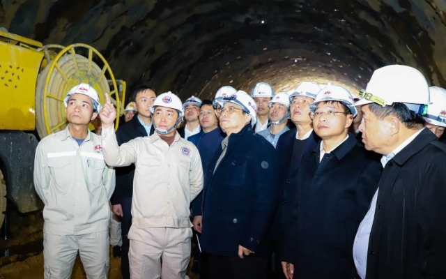 Thủ tướng Phạm Minh Chính: Nghiên cứu xây dựng điểm dừng nghỉ tại 2 đầu hầm Thần Vũ