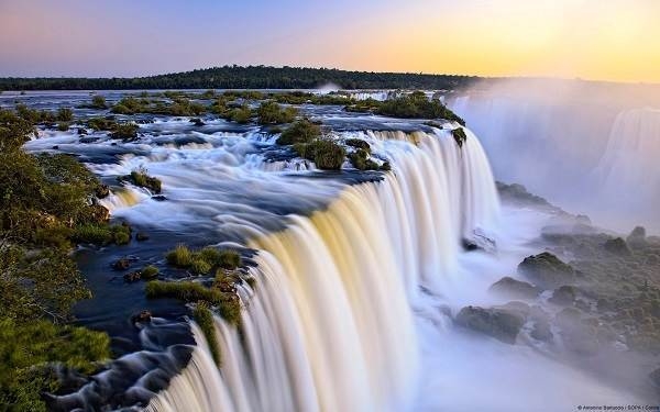 Chiêm ngưỡng 5 thác nước tự nhiên đẹp nhất thế giới