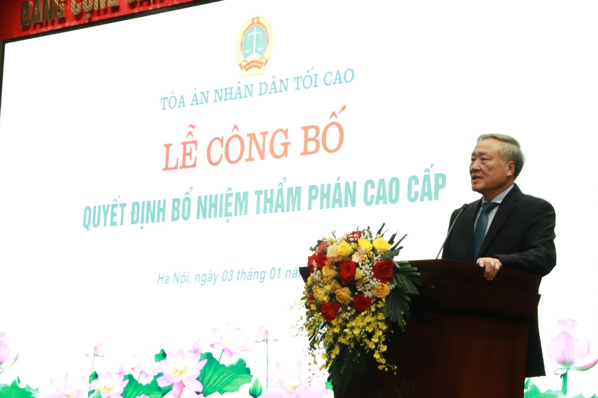 Ủy viên Bộ Chính trị, Bí thư Trung ương Đảng, Chánh án TANDTC Nguyễn Hòa Bình phát biểu tại buổi Lễ