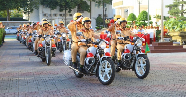 Công an tỉnh Bình Thuận ra quân đảm bảo an toàn giao thông dịp Tết