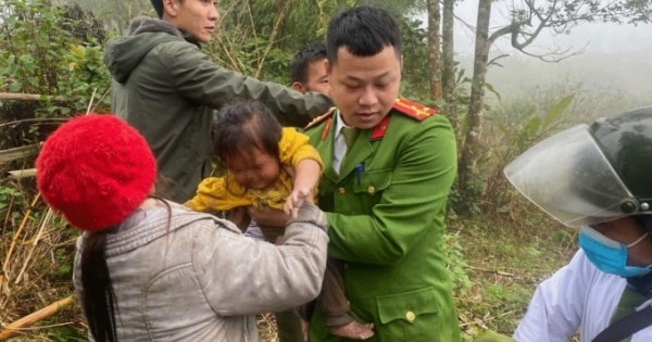 Nghệ An: Tìm thấy bé gái "mất tích" trong rừng