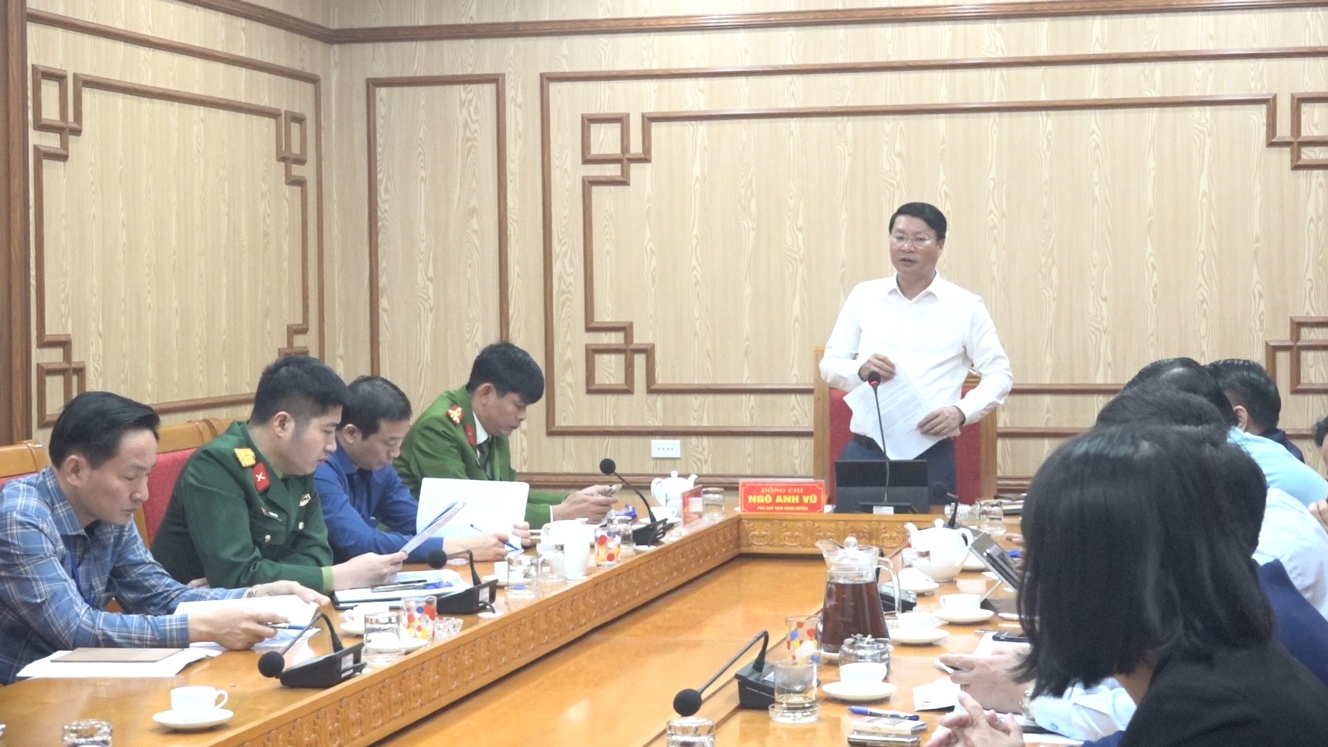 Ông Ngô Anh Vũ - Ủy viên BTV Huyện ủy, Phó Chủ tịch UBND huyệnHạ Hoà phát biểu tại hội nghị.