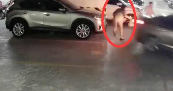 Video: Hoảng hồn xế hộp đi lùi húc vào người phụ nữ dưới tầng hầm