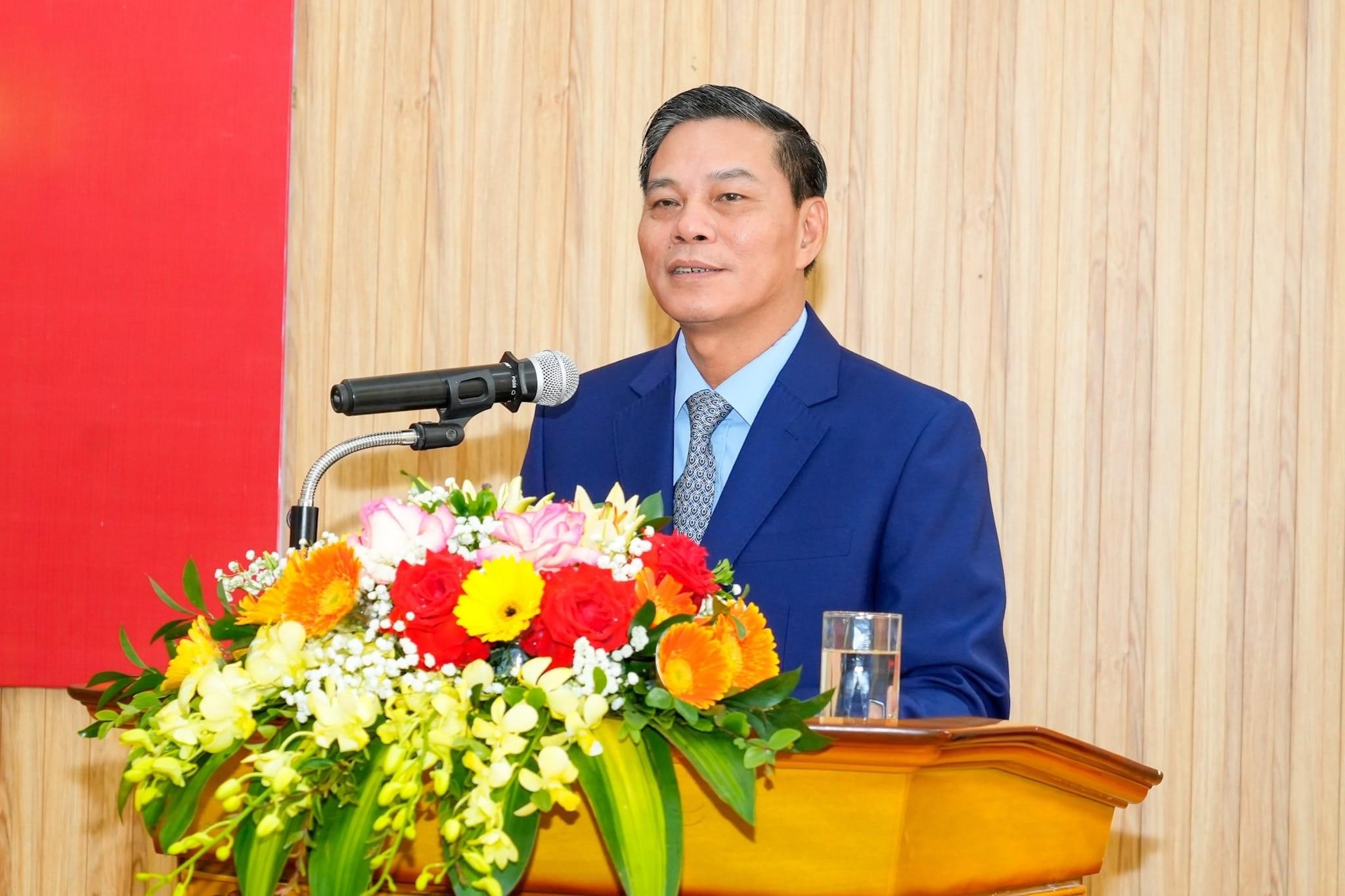 Chủ tịch UBND thành phố Nguyễn Văn Tùng phát biểu giao nhiệm vụ.