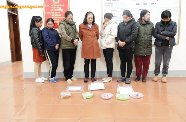 Lạng Sơn: Bắt quả tang 8 phụ nữ