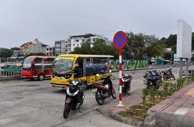 Vụ hàng trăm xe điện, ô tô không đăng kiểm vẫn hoạt động: Thường trực huyện ủy Cô Tô họp khẩn