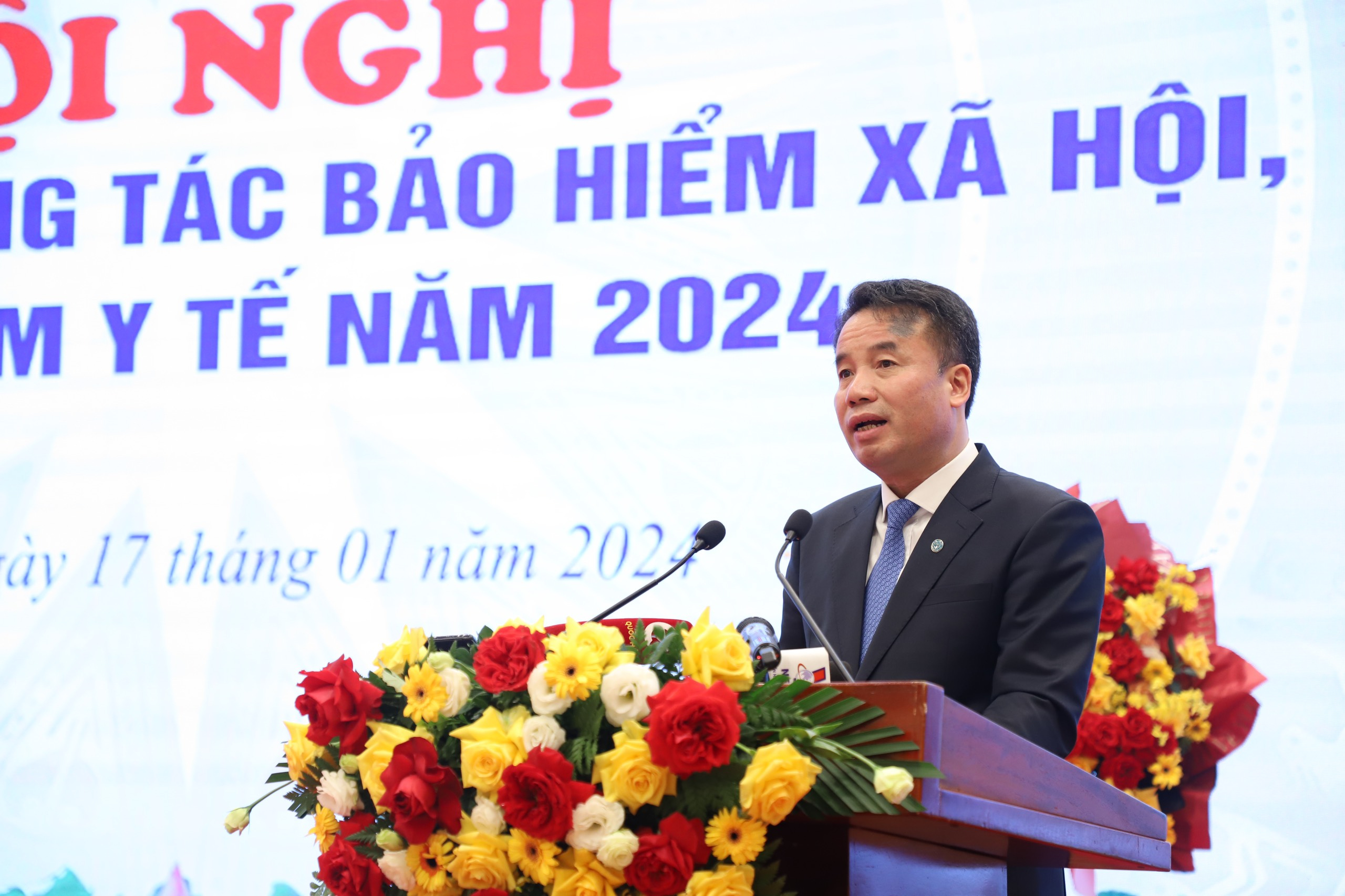 Bí thư Ban cán sự Đảng, Tổng Giám đốc BHXH Việt Nam Nguyễn Thế Mạnh phát biểu tại Hội nghị triển khai nhiệm vụ công tác năm 2024.