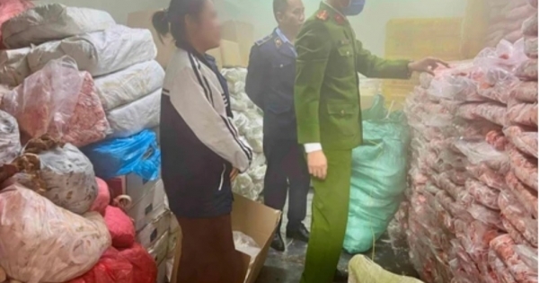 Đột nhập kho đông lạnh chứa 5,5 tấn mỡ bẩn chuyên cung cấp cho các xưởng xúc xích ở Hà Nội