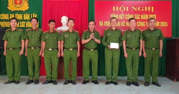 Đắk Lắk: Trao thưởng đột xuất cho 3 đơn vị phá nhanh vụ án cướp tiệm vàng