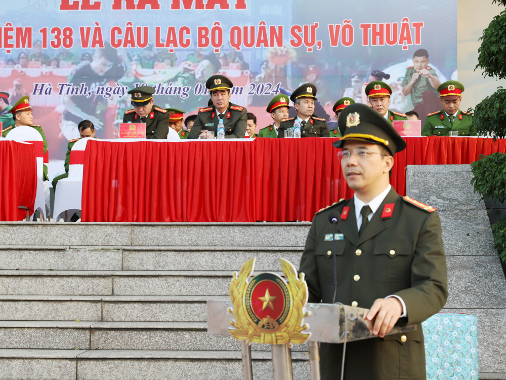 Đại tá Nguyễn Hồng Phong phát biểu giao nhiệm vụ.