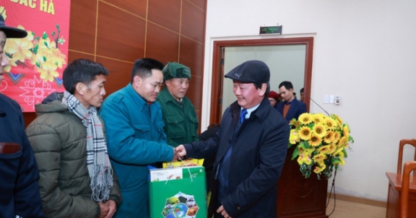 Bộ trưởng, Chủ nhiệm Ủy ban Dân tộc Hầu A Lềnh thăm, tặng quà Tết tại Lào Cai