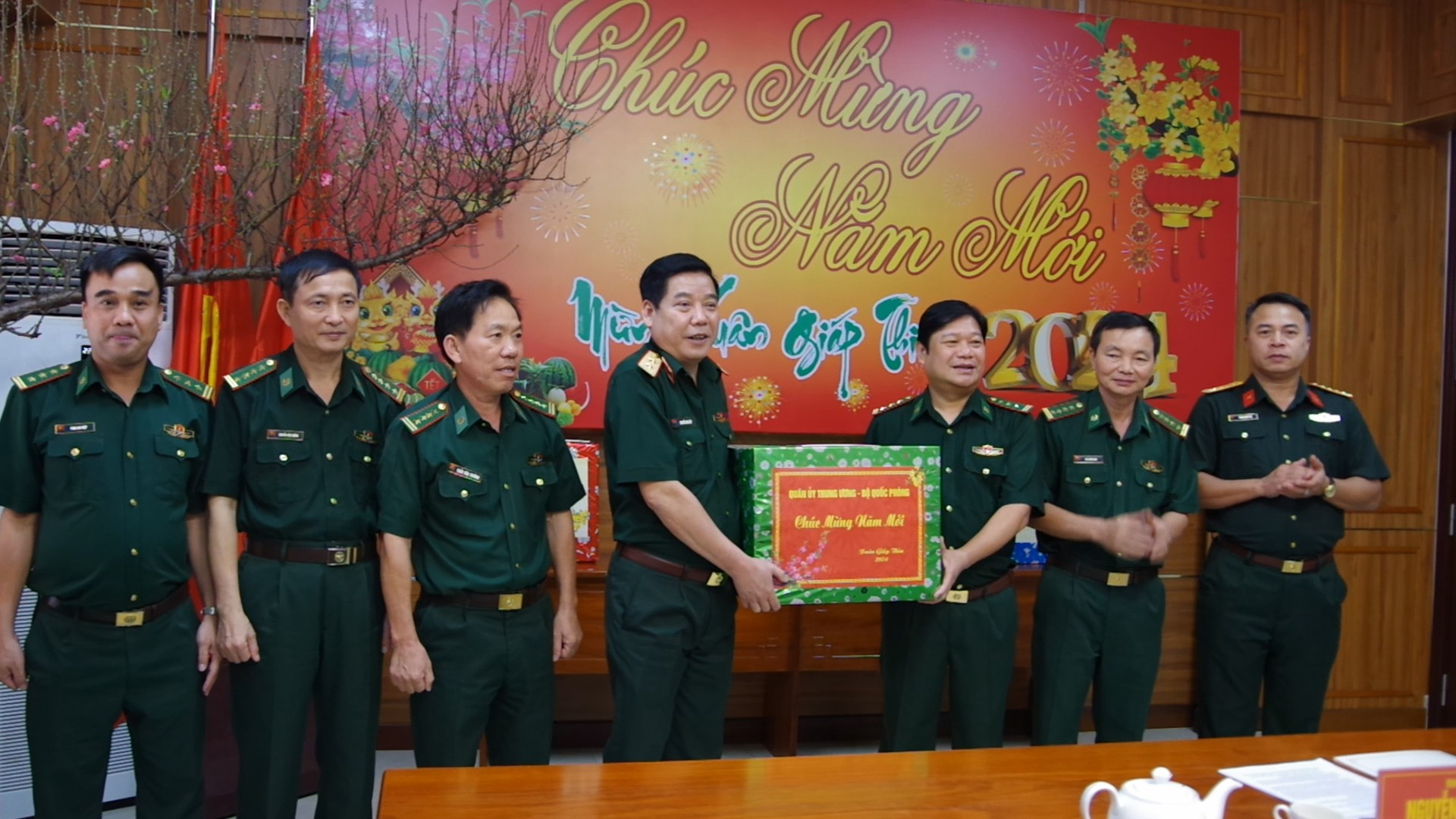 Trung tướng Nguyễn Văn Gấu tặng quà, chúc tết cán bộ, chiến sĩ BĐBP tỉnh BR-VT.