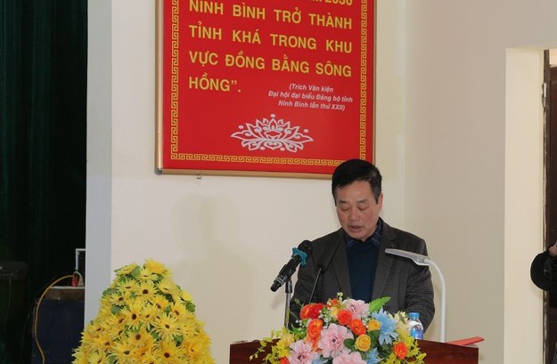 Ông Phạm Đức Thiện - Chủ tịch UBND xã Gia Lâm xúc động cảm ơn Báo Pháp luật Việt Nam và các nhà tài trợ.