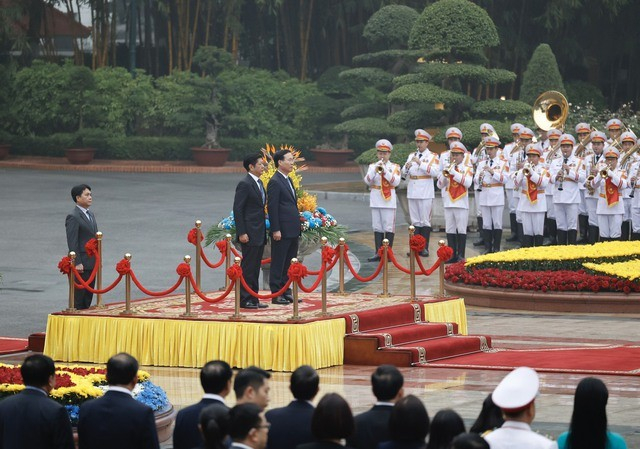 Thiếu nhi Thủ đô chào đón Tổng thống Philippines Ferdinand Romualdez Marcos Jr và Phu nhân thăm cấp Nhà nước tới Việt Nam - Ảnh: VGP/Nhật Bắc