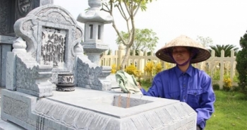 Nghề “phu” nghĩa trang tấp nập vào vụ Tết