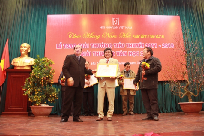 Những t&aacute;c phẩm chất lượng sẽ được lựa chọn để trai giải thưởng của Hội Nh&agrave; văn Việt Nam.