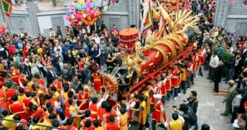 Hàng nghìn người phấn khích với lễ rước pháo "khủng" ở Đồng Kỵ