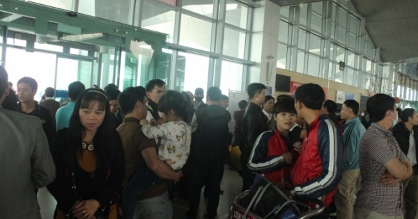 Nghệ An: Máy bay liên tục hoãn chuyến, hành khách bức xúc
