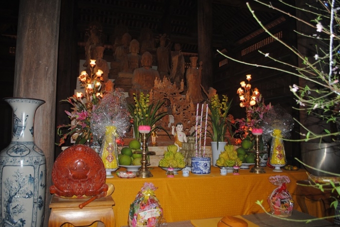 To&agrave;n bộ c&aacute;c pho tượng Phật đặt tại ch&ugrave;a Lam Sơn đều bằng gỗ qu&yacute; tạc nguy&ecirc;n khối. (Ảnh: Duy Ngợi).