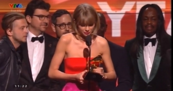 Grammy Adwards 2016: Taylor Swift hạnh phúc dâng trào giành giải Album của năm