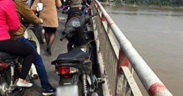 Hà Nội: Nam thanh niên bỏ lại xe máy, nhảy cầu Chương Dương tự vẫn
