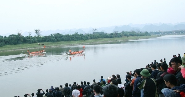 Tưng bừng lễ hội bơi Chải truyền thống trên sông Đáy