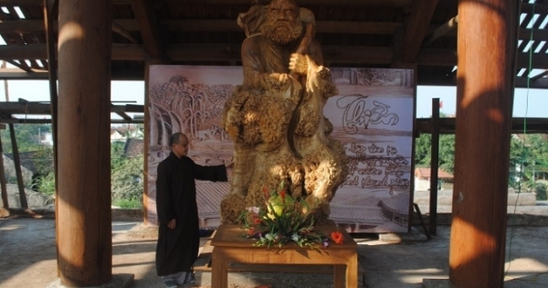 Chiêm ngưỡng tượng Bồ Đề Đạt Ma bằng gỗ nu nghiến lớn nhất Việt Nam