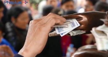 Hội Lim "lót tiền" vào tay Phật