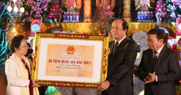 Đền Trần Thương nhận bằng xếp hạng Di tích Quốc gia đặc biệt
