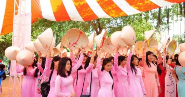 Tưng bừng lễ hội: “Thành phố Hồ Chí Minh – Thành phố áo dài”