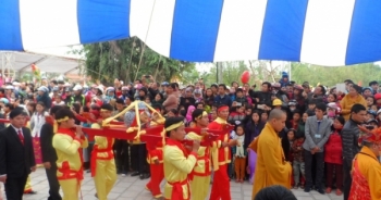 Quảng Bình: Hàng ngàn người đến với lễ hội chùa Hoằng Phúc