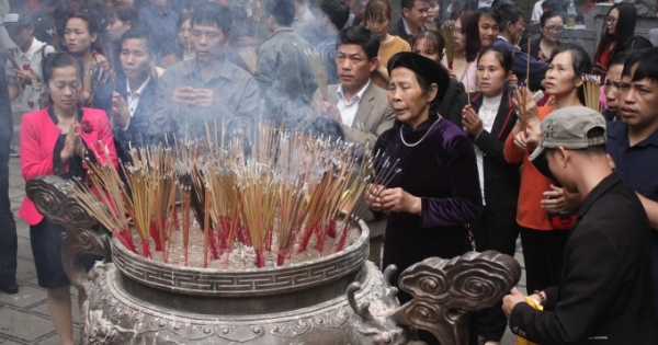 Phú Thọ: 4 ngày Tết, hơn 6 vạn du khách về dâng hương xin lộc Vua Hùng