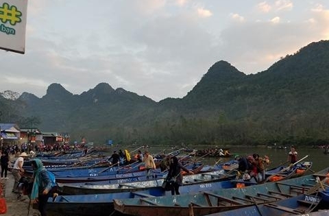 Khai hội chùa Hương Hà Nội: Du khách bị "giật mình" khi phát hiện đò không có áo phao