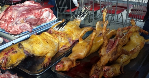 Thịt thú bày bán công khai, phản cảm ở chốn tâm linh chùa Hương