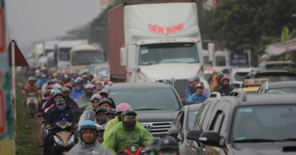 Nam Định: Giao thông kẹt cứng trước giờ khai hội chợ Viềng