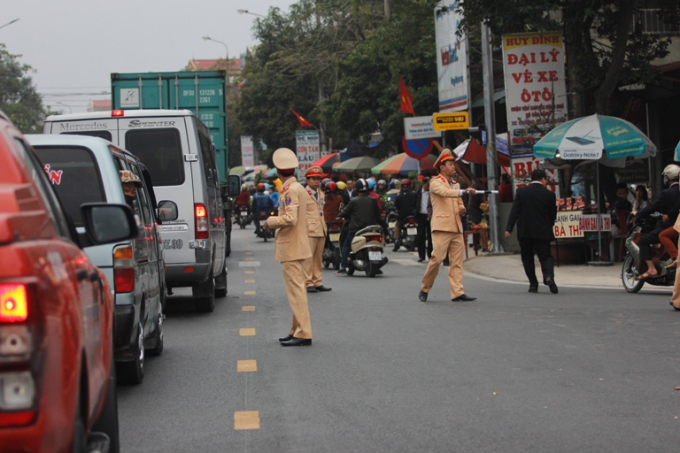Nam Định: Giao th&ocirc;ng kẹt cứng trước giờ khai hội chợ Viềng