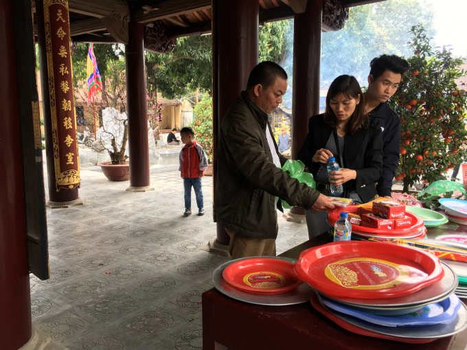 Bắc Ninh: Du kh&aacute;ch nườm nượp h&agrave;nh hương về Đền Đ&ocirc; v&agrave; ch&ugrave;a Phật T&iacute;ch