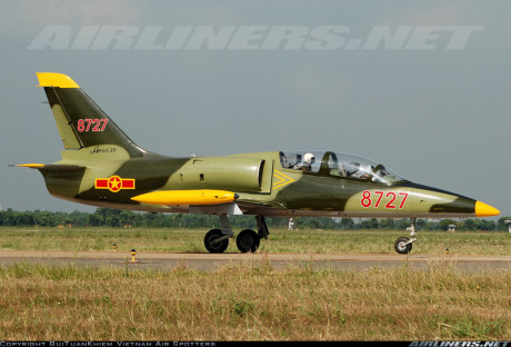 Việt Nam nghi&ecirc;n cứu chế tạo lốp cho m&aacute;y bay Su-30MK2?