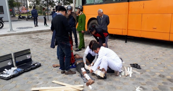 Hà Nội: Thùng phuy phát nổ khiến một thợ hàn bị gãy chân