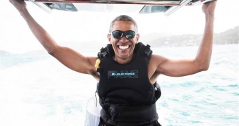 Obama vui vẻ lướt sóng sau khi rời Nhà trắng