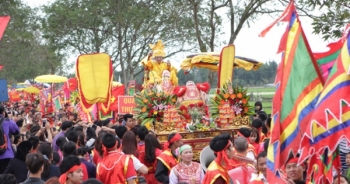 Hà Nội: Độc đáo lễ rước "vua sống" của nhân dân làng Thụy Lôi