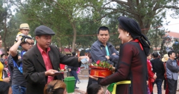 Hội Lim: Quan họ Bắc Ninh ngả nón xin tiền, hát chầu văn
