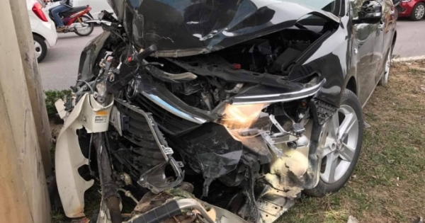 Hà Nội: Lái xe Camry đâm liên hoàn xe máy khiến 2 người bị thương