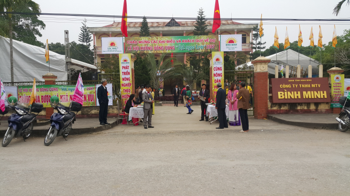 Lễ hội xuống đồng 2017 được tổ chức lần đầu ti&ecirc;n tại thị trấn B&igrave;nh Minh.