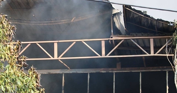 Hà Nội: Cháy lớn xảy ra tại một khu trưng bày nhà mẫu với diện tích gần 1000m2