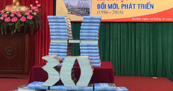 "Hà Nội 30 năm đổi mới, phát triển" dấu ấn qua gần 700 trang sách